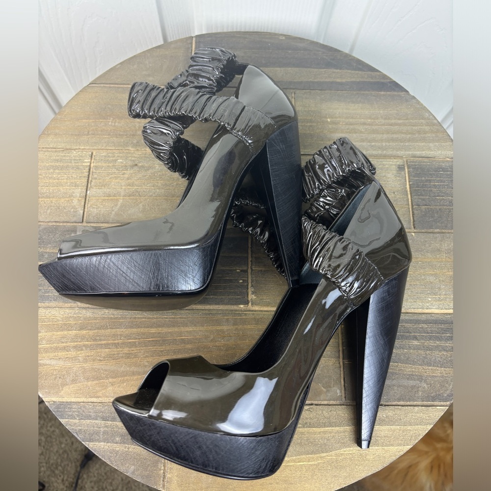 Burberry Prorsum    ruched platform heels 36.5 patent leather Italy